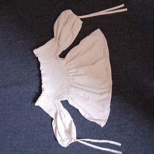 Pretty white top for summer/spring🌺